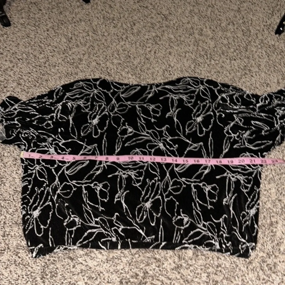 Astr the‎ label women’s XL short sleeved crinkle floral surplice top